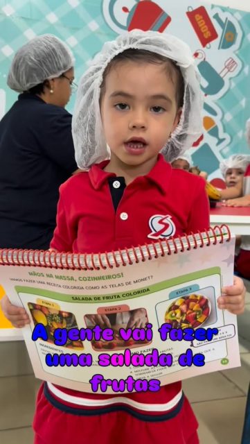 Na Educação Infantil Nível 3, a aprendizagem ganhou um sabor especial com a atividade do Girolhar, da Edebê 🍎🍌🍇

A turminha colocou a mão na massa (ou melhor, nas frutas!) e preparou uma deliciosa salada de frutas, explorando cores, sabores e hábitos saudáveis de forma lúdica e significativa.

Momentos de descoberta, autonomia e muitas alegrias no aprender! 💛✨
@edebebrasil @salesianasne 
#EducaçãoInfantil #AprenderBrincando #Girolhar #InstitutoMariaAuxiliadora