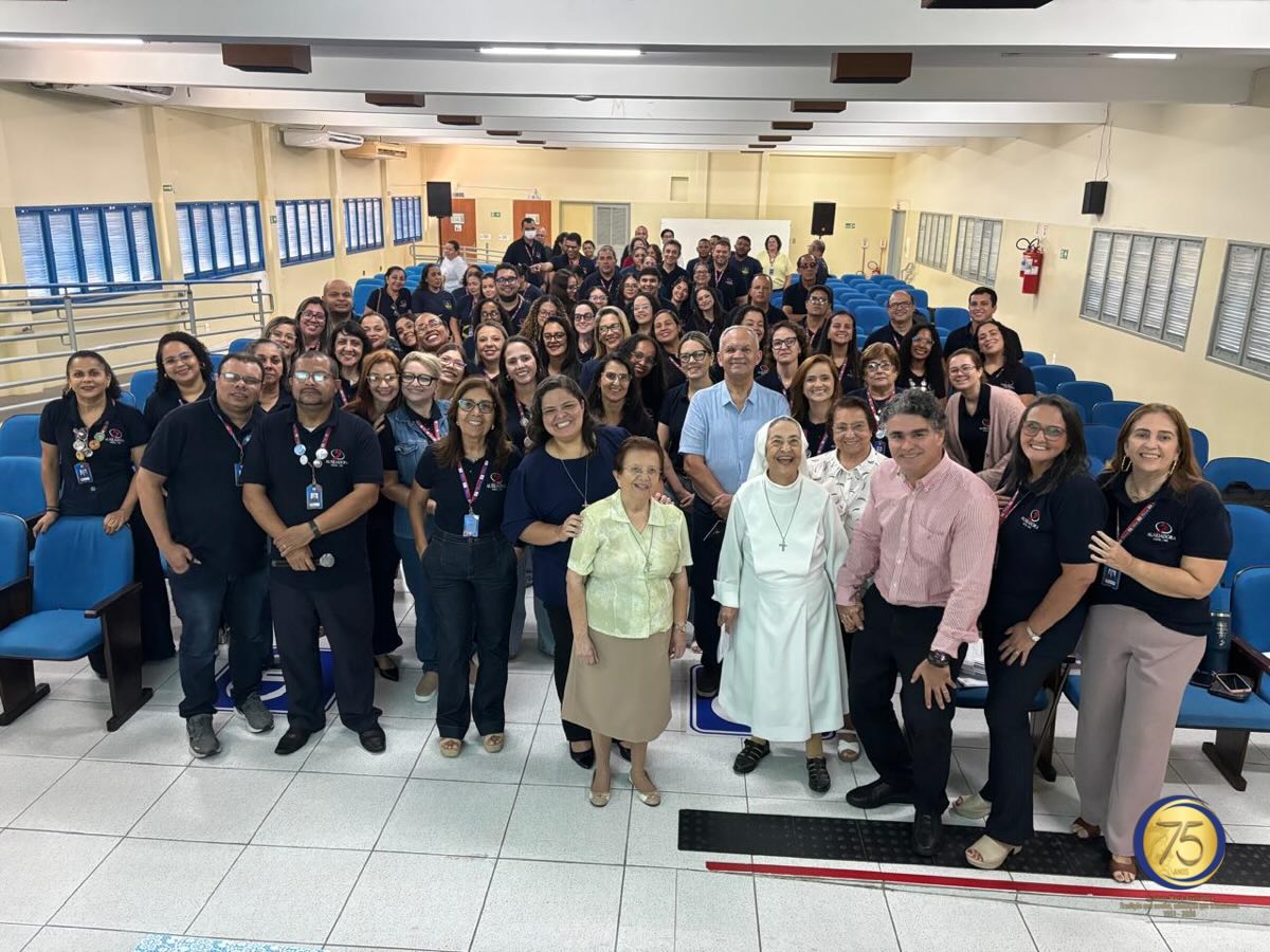 No último sábado, o Instituto Maria Auxiliadora promoveu uma importante palestra com o Dr. Alexandre Leitão, reforçando valores essenciais para o ambiente de trabalho.

A formação abordou temas como ética, respeito e conduta profissional, contribuindo para a construção de relações mais saudáveis e responsáveis no cotidiano institucional.

Seguimos comprometidos com a formação integral de nossos colaboradores, pautada em valores humanos e cristãos.
