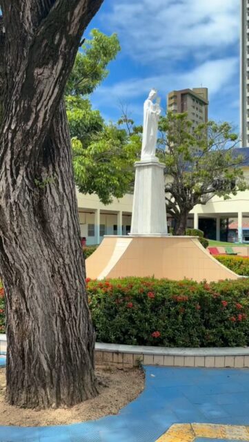 Uma homenagem carregada de emoção, expressão e verdade.

A turma do 8º ano escolheu revisitar “Exagerado”, de Cazuza, para traduzir, à sua maneira, um amor que não se mede: o amor de mãe. Um sentimento intenso, presente nos gestos, no cuidado diário e na dedicação que ultrapassa qualquer explicação.

Mesmo com diferentes formas de expressão, a mensagem é única: gratidão por um amor que é, sim, exagerado — no melhor e mais bonito sentido.

Feliz Dia das Mães! 💙