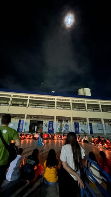 ✨ Uma noite de fé, encontro e renovação! ✨
Na última quarta-feira, 03 de junho, véspera do feriado de Corpus Christi, nossos jovens viveram momentos especiais durante a Vigília Jovem 2026. Entre oração, reflexão, partilha e muita animação, fortalecemos nossa caminhada cristã e reafirmamos o compromisso de viver os valores do Evangelho no dia a dia.
Que essa experiência continue iluminando os corações e inspirando nossos jovens a serem protagonistas do bem, da esperança e da fé. 🙏💙
#VigíliaJovem2026 #InstitutoMariaAuxiliadora #JuventudeSalesiana #CorpusChristi