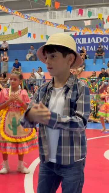 Nosso Arraiá do Auxiliadora começou em grande estilo! 🌽🎉

Foi um dia repleto de alegria, cores, tradição e muito amor em família. Nossos alunos encantaram com suas apresentações, celebrando a riqueza da cultura nordestina e fortalecendo valores de fé, identidade e esperança.

E isso foi só o começo! Confira os melhores momentos da primeira parte dessa festa tão especial. 💙💛💚

#ArraiaDoAuxiliadora #InstitutoMariaAuxiliadora #CulturaNordestina #FeEsperancaEIdentidade #FamiliaAuxiliadora Salesianos