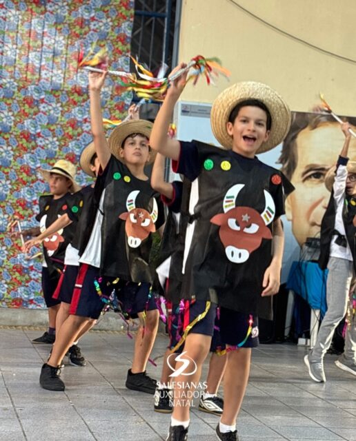 E no TBT de hoje vamos trazer um pouquinho do que aconteceu no nosso Folclore para o feed 🎉🇧🇷
As crianças arrasaram na apresentação, e a alegria de viver as tradições brasileiras continua marcando nossa escola. Colégio Auxiliadora, onde a cultura também é aprendizado! 💙