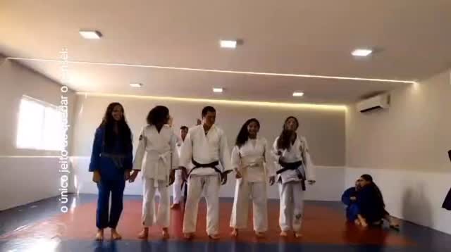 O único jeito de quedar o sensei 😂💙
