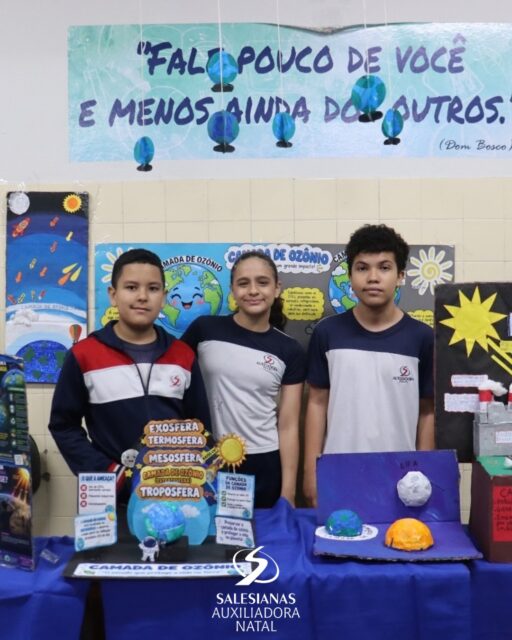 Mais alguns registros do nosso ESACC, a Exposição Salesiana de Arte, Ciência e Cultura, que movimentou o Auxiliadora no dia 25 de setembro. 💙❤️
Entre apresentações, descobertas, explicações e muitos registros especiais, nossos alunos mostraram criatividade, conhecimento, dedicação e muito protagonismo. 🎨🔬✨
Por trás de cada trabalho apresentado existe um processo de pesquisa, preparação, curiosidade e trabalho em equipe. E é justamente isso que mais nos orgulha: ver nossos estudantes colocando o conhecimento em prática, desenvolvendo seus talentos e compartilhando com a comunidade tudo aquilo que aprenderam.
Nosso carinho e agradecimento também aos professores, que acompanharam, orientaram e fizeram parte de cada etapa desse processo, e às famílias e visitantes que prestigiaram esse momento tão especial.
E ainda tem mais ESACC por aqui… 👀💙
Arrasaram, meninos e meninas! ❤️