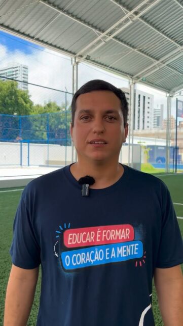 “Estudei aqui, trabalho aqui e meu filho estuda aqui.” 

Essa é a história do Rodriggo Judson, professor de judô e de educação física, que um dia foi aluno do Auxiliadora, voltou como professor e hoje vê o filho crescer nos mesmos corredores onde ele aprendeu a ser quem é. Para ele, o colégio nunca foi só um lugar de estudo, mas uma casa onde se aprende a respeitar, a acolher e a se dedicar ao outro, valores salesianos que ele leva da quadra e do tatame para a vida e que escolheu para a educação do filho. É isso que desejamos para a sua família também: uma escola que caminha junto, que conhece cada criança pelo nome e que forma bons cristãos e honestos cidadãos. 

Se você quer viver essa história com a gente, as matrículas 2027 estão abertas e estamos prontos para te atender. 💙